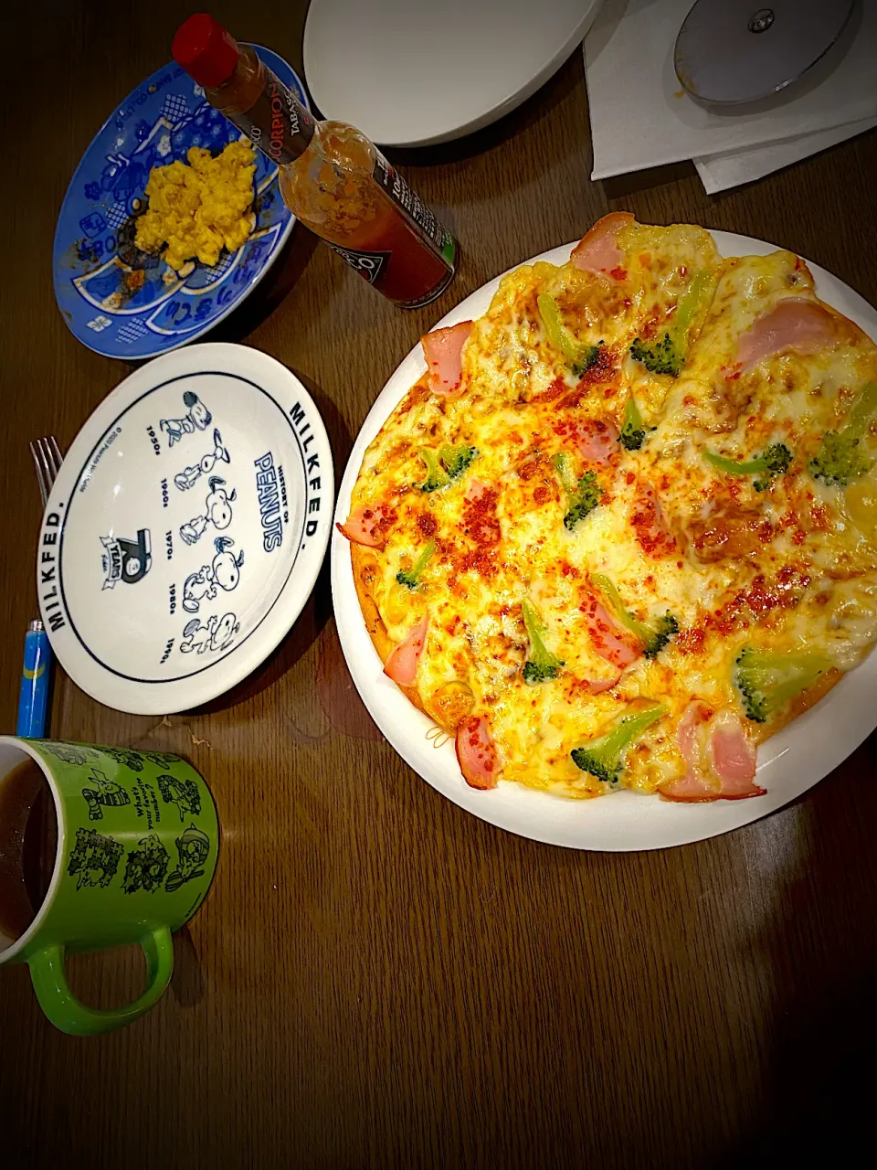 ハムとブロッコリーのピザ🍕🥦🧀　コーヒー☕️|ch＊K*∀o(^^*)♪さん