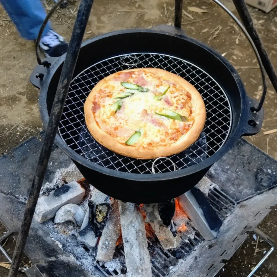 『キャンプ飯定番‼️ ダッチオーブンでピザ🍕』|seri-chanさん