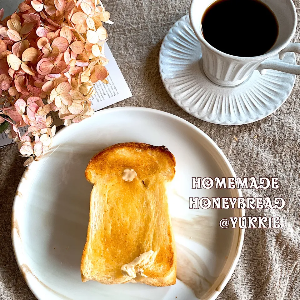 Snapdishの料理写真:はちみつ食パン🍯🍞|ユッキーさん