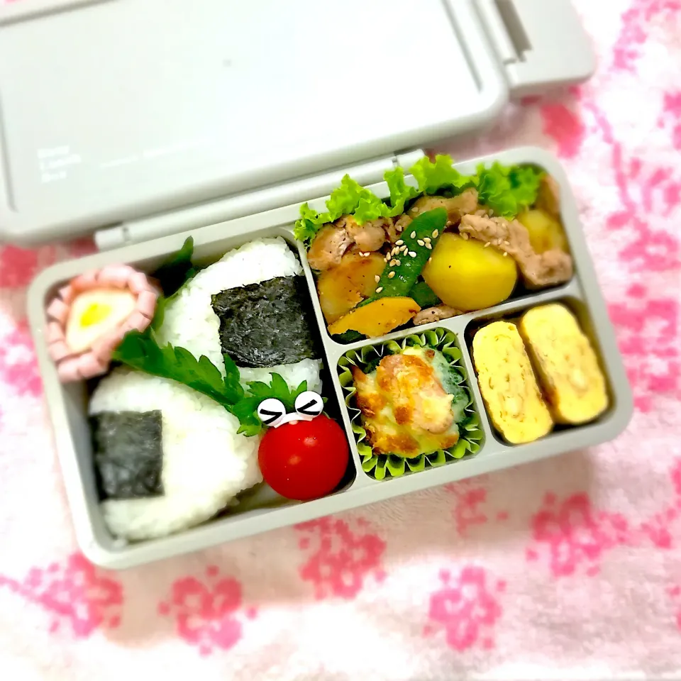 SJK弁当🍱〜豚肉じゃがいもコンソメソテー・玉子焼き・ブロッコリーチーズ焼き・ちーちく花ハム|華恋さん