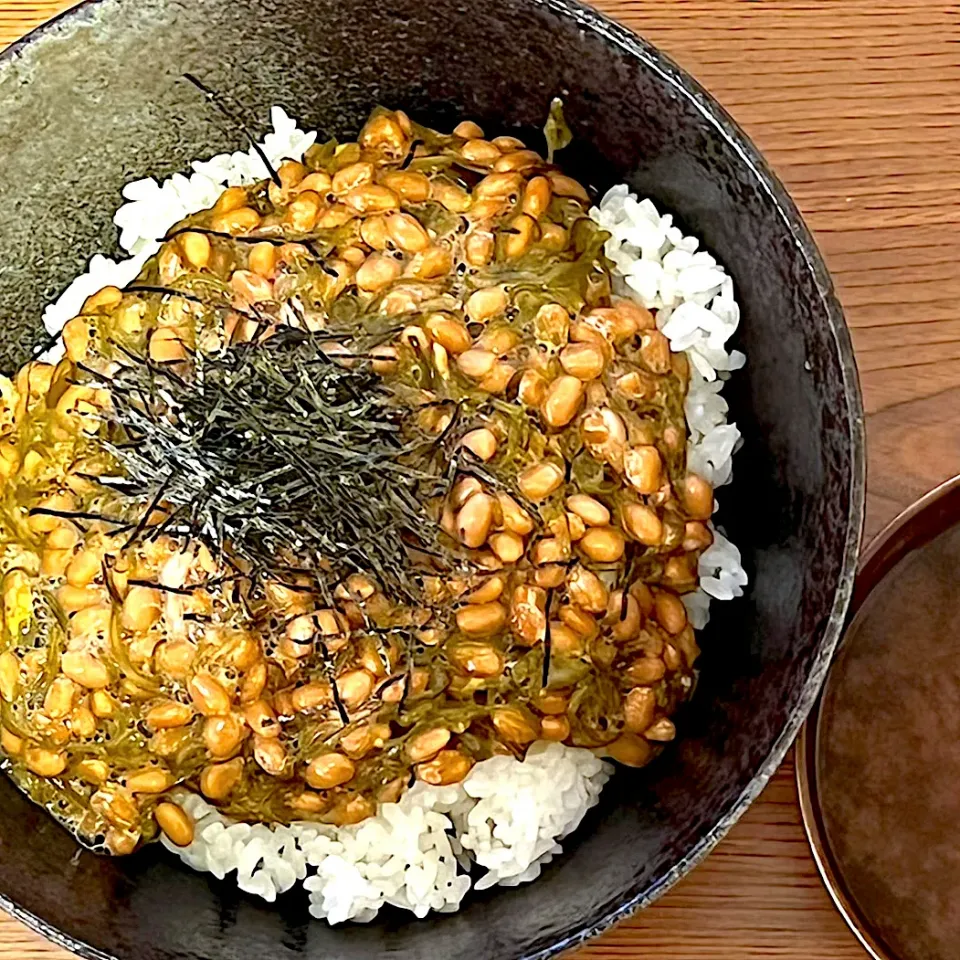 納豆めかぶご飯|Food is lifeさん