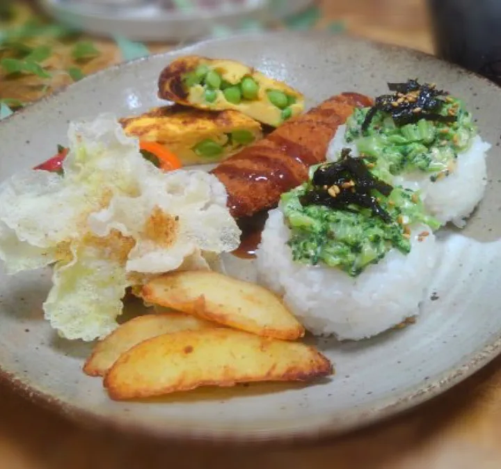 Snapdishの料理写真:味噌マヨブロッコリーのおむすびワンプレート作りおきランチ|くまちゃんさん