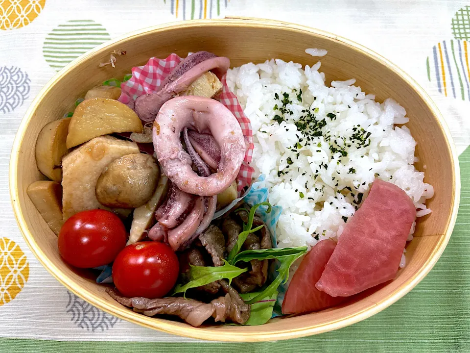 焼肉、イカ煮、長芋のエリンギ炒め🍱|なお🅿️さん