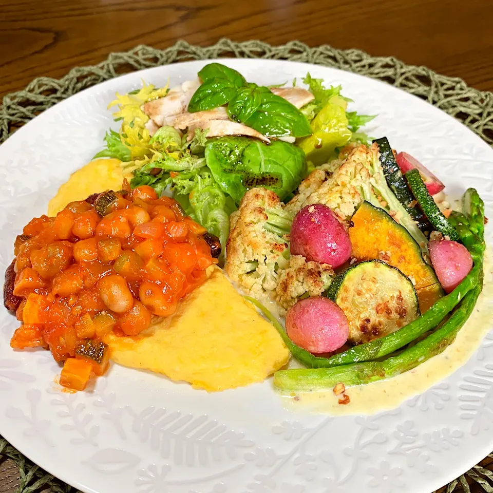 Snapdishの料理写真:グリル野菜 アンチョビポテトクリームソース、オムレツとトマト煮、チキンとバジルのサラダ|むむさん