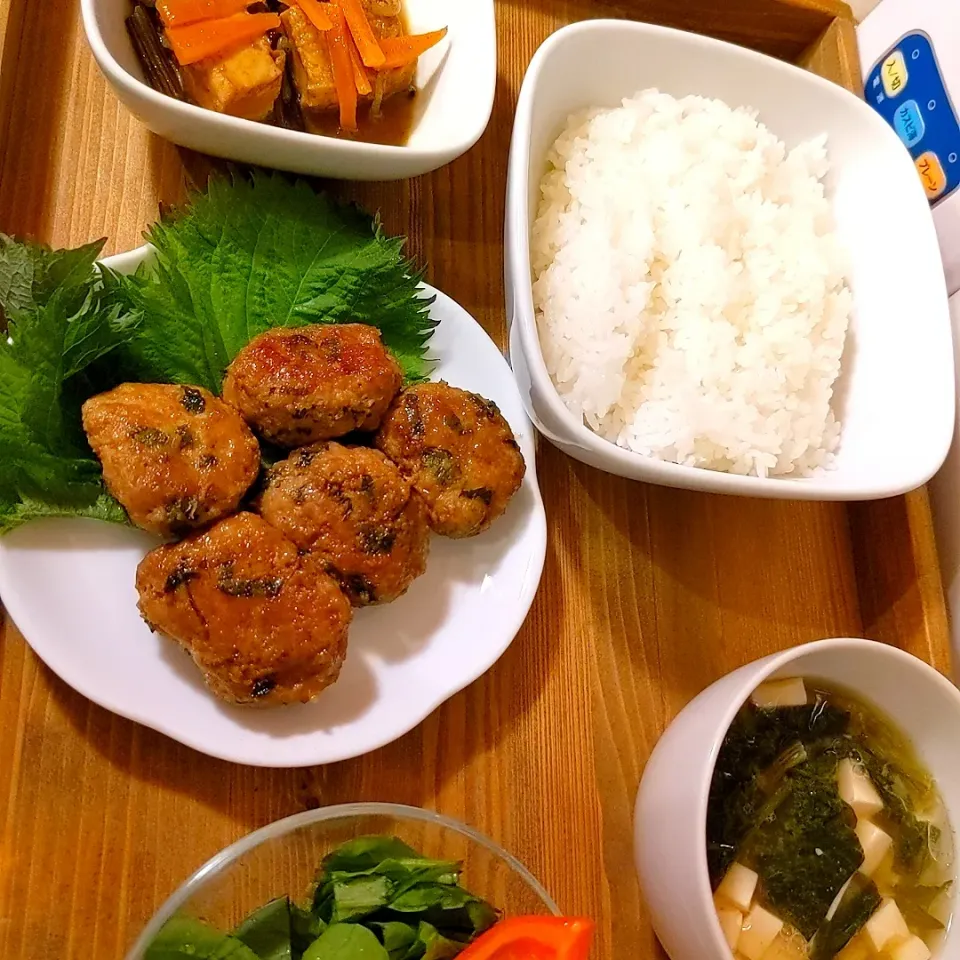 大葉入り豚つくね～甘酢タレ～
蕨と厚揚げ煮物 ほうれん草と豆腐味噌汁～アマニ油かけて～
ほうれん草サラダ
白飯＝丼|チョコさん