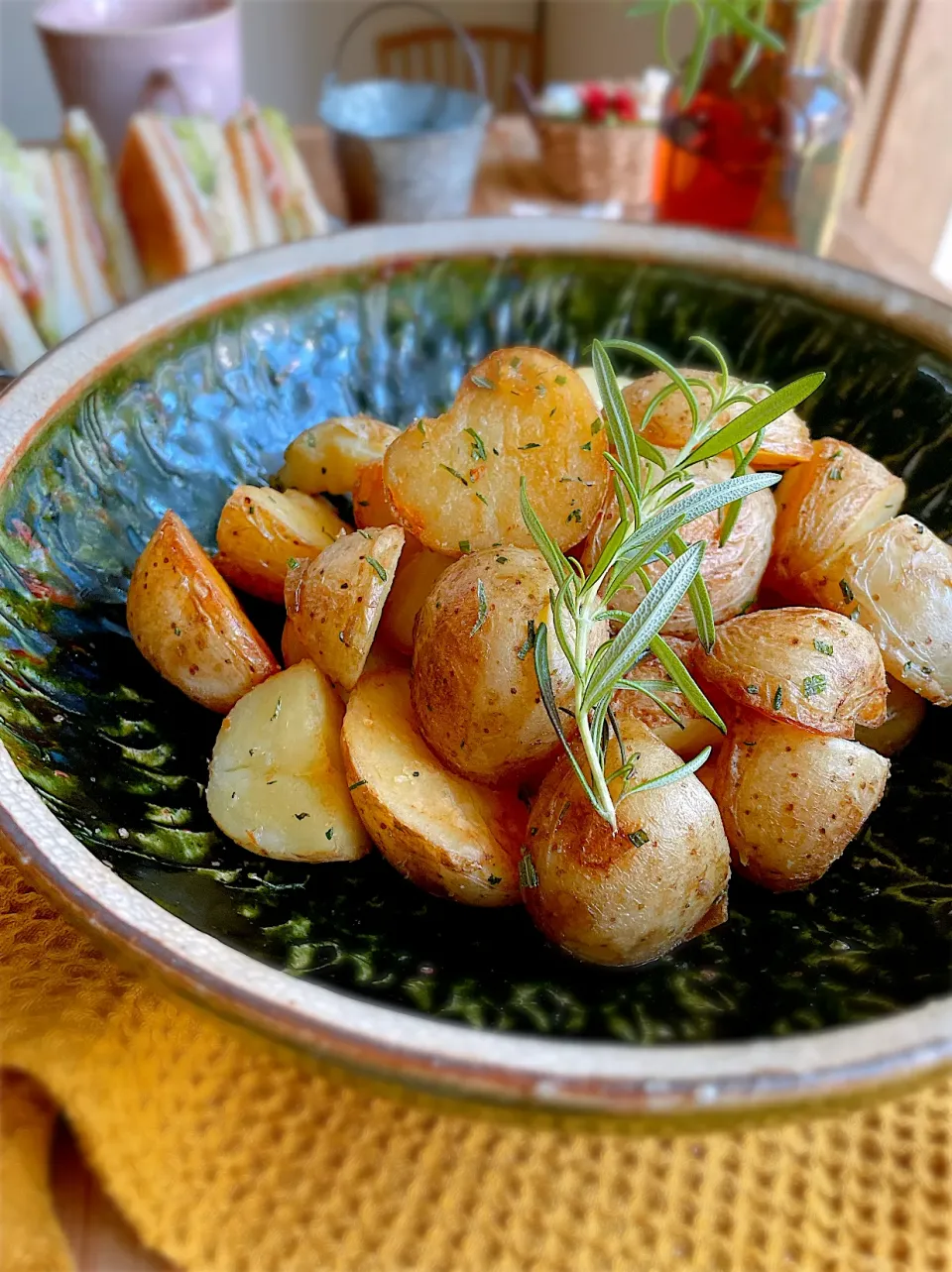 とだともさんのお料理  ローズマリーポテト🌿　　　　　　　　　　　　　　　　　　作りました☺️|Mariruさん