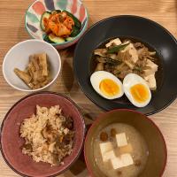 牛肉豆腐と炊き込みご飯