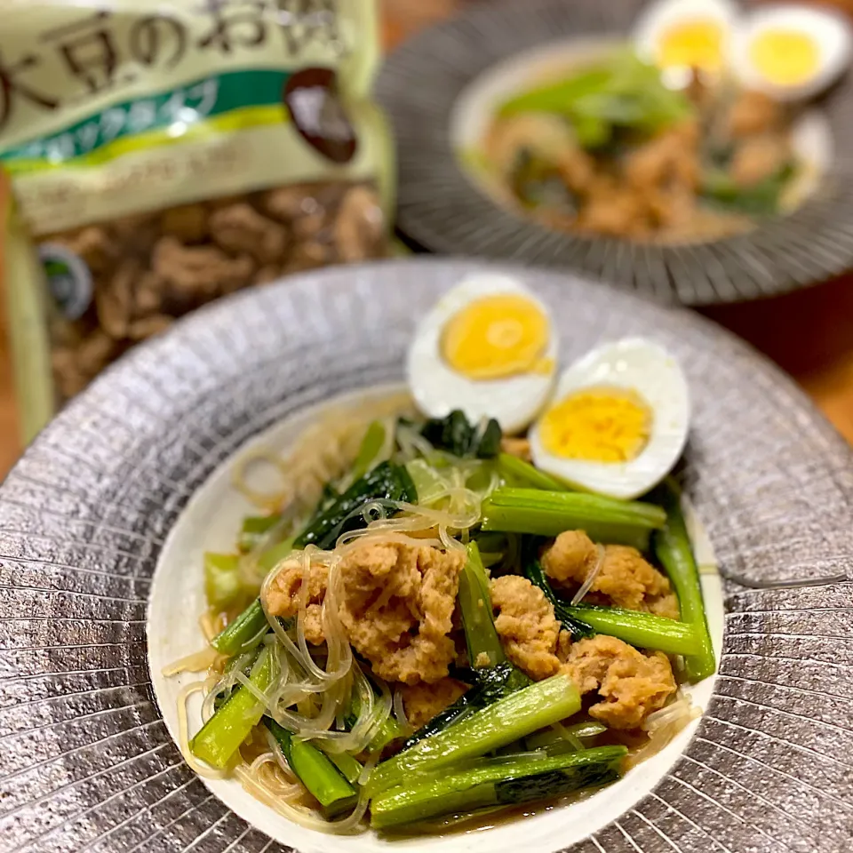 Snapdishの料理写真:大豆ミートと小松菜、春雨のオイスター炒め☺︎|まめすけ。さん