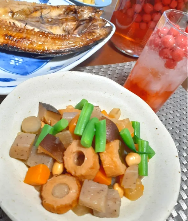 Snapdishの料理写真:五目豆ならぬ九目豆🍀

ユスラウメ果実酒🍒|びせんさん