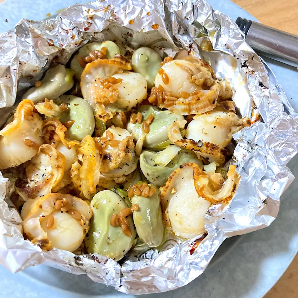 そら豆とホタテのホイル焼きガーリック醤油麹ソース|CHIZUさん