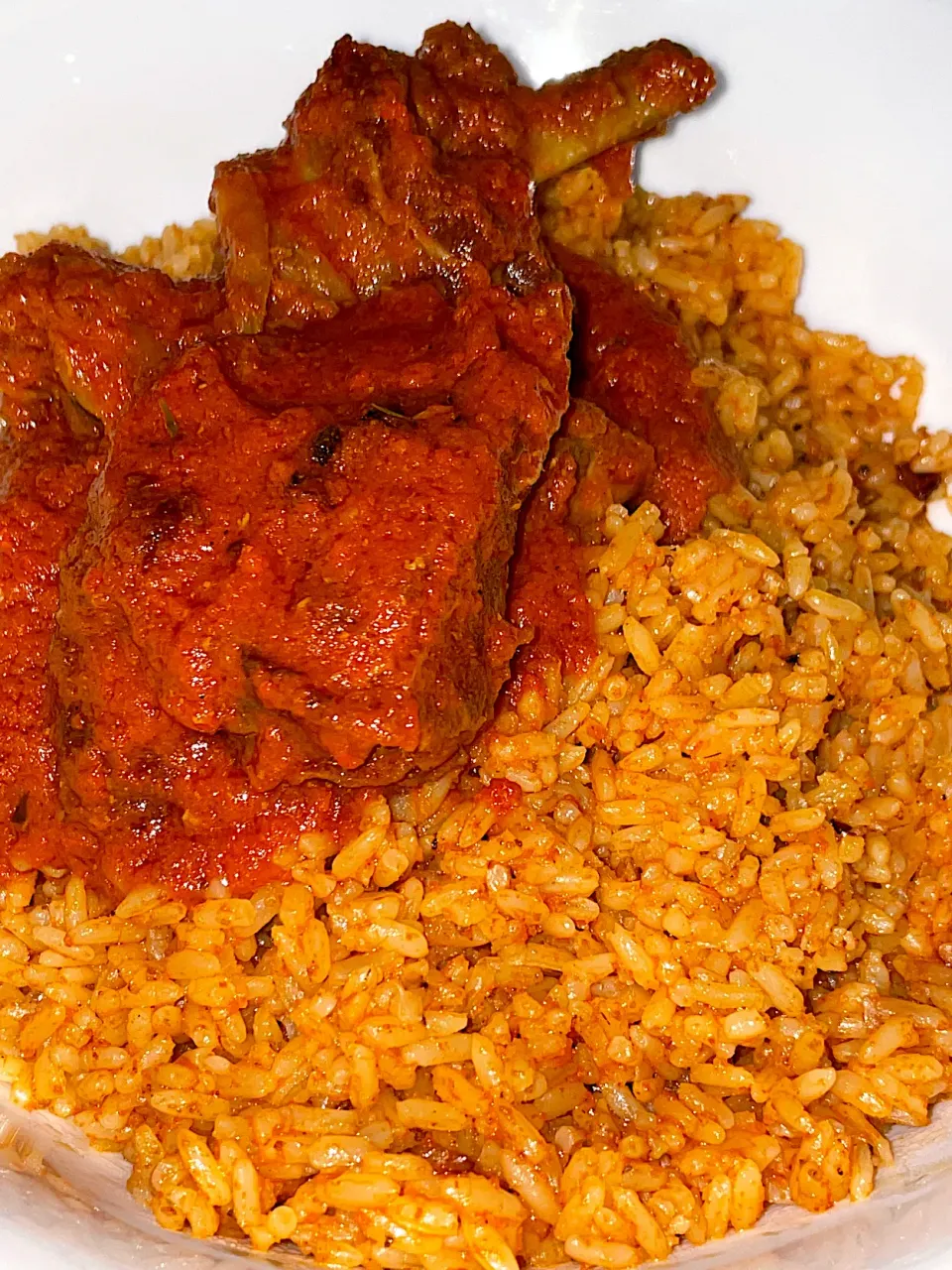 Snapdishの料理写真:Smokey Jollof rice with chicken stew|ivie009さん