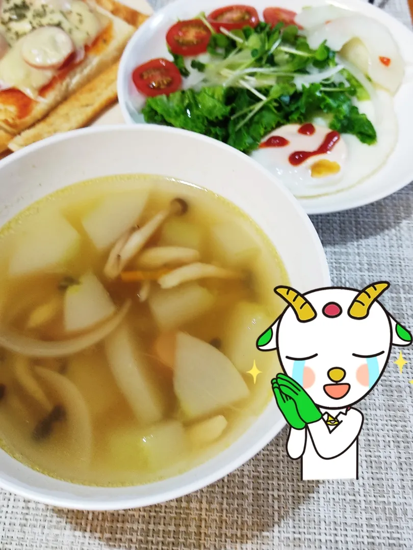 Snapdishの料理写真:モウイのコンソメスープ

具だくさんのコンソメスープの中で、モウイの食感はひときわです。
弾力が気持ちよく、噛むとフワッと香りが漂ってくるのです。
淡泊ながらも、主役を張っちゃっています。
そしてどっか優しさを感じるんですよねー。
（ほめ過ぎカナ）|Rピージャーさん