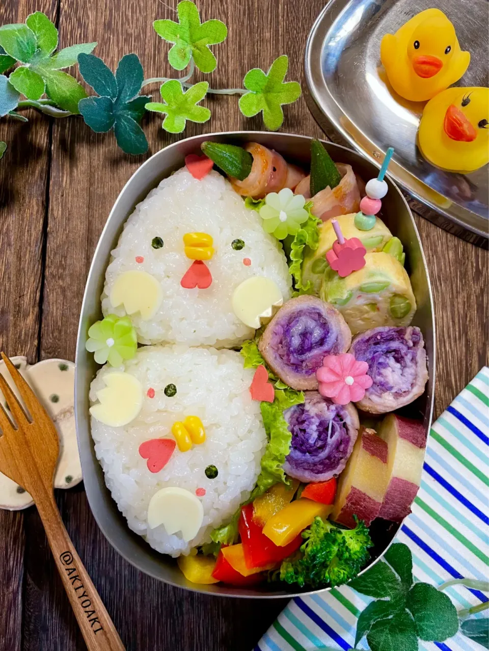 ニワトリおにぎり弁当|Akiyoෆ¨̮⑅さん