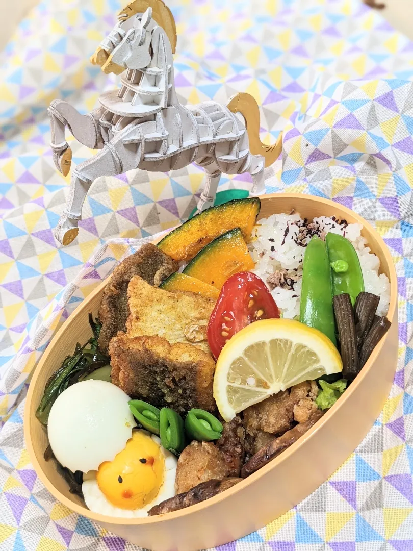 Snapdishの料理写真:本日のお弁当〜。鶏唐＆カレイのカレー唐揚げ弁当〜|f.1125beさん