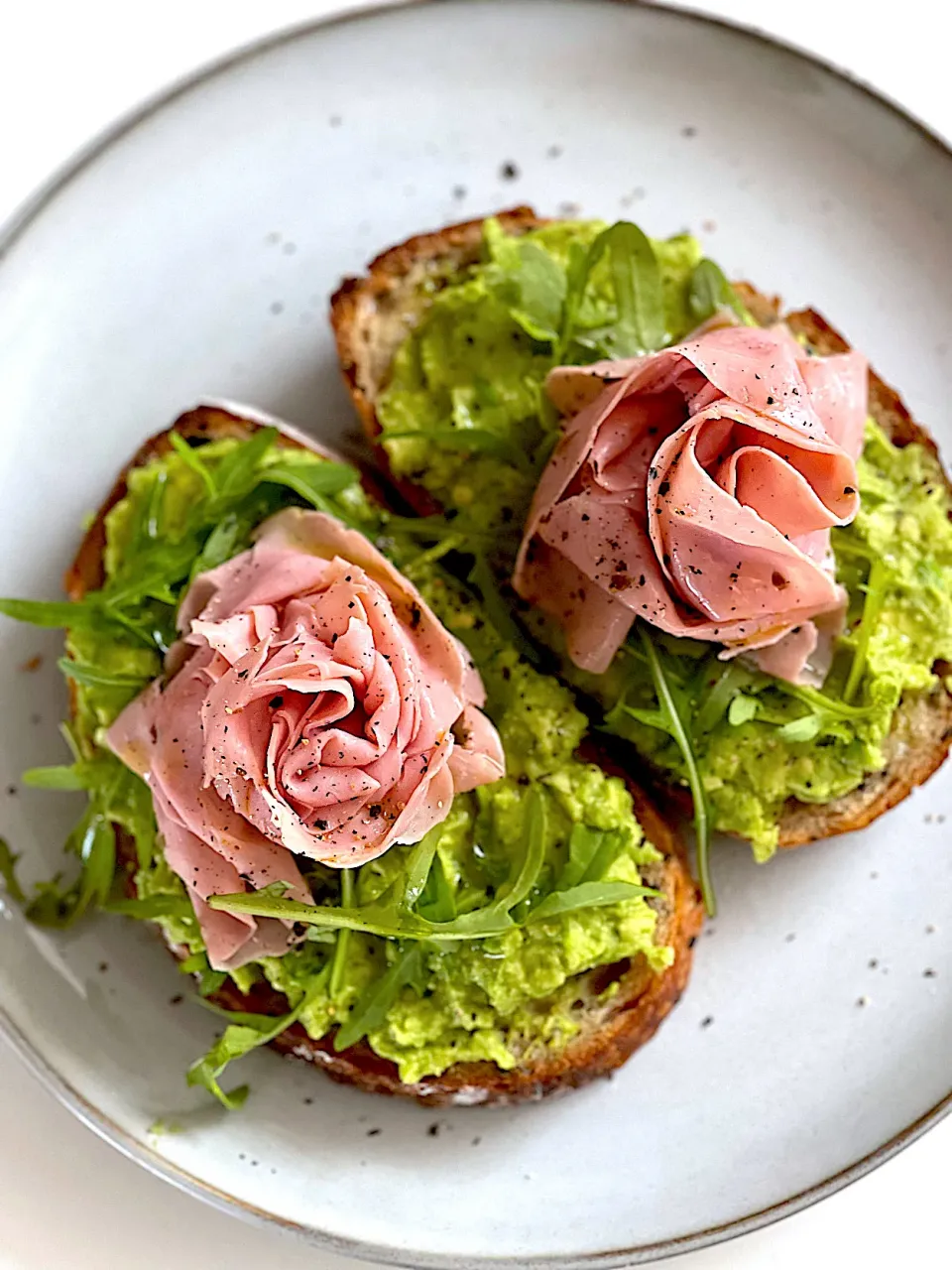 Snapdishの料理写真:Avocado toast with truffle ham|12Dragonさん