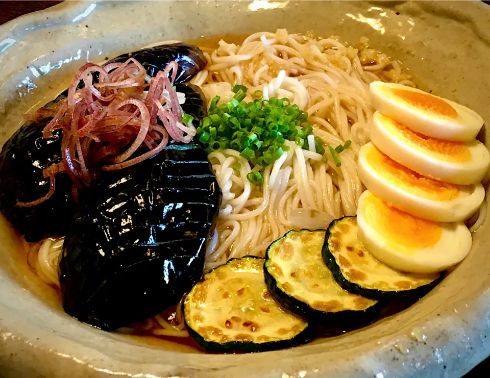 揚げ浸しナスぶっかけそうめん               (ｽﾞｯｷｰﾆ・卵添え)|mottoさん