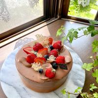 苺とブルーベリーの濃厚生チョコクリームケーキ