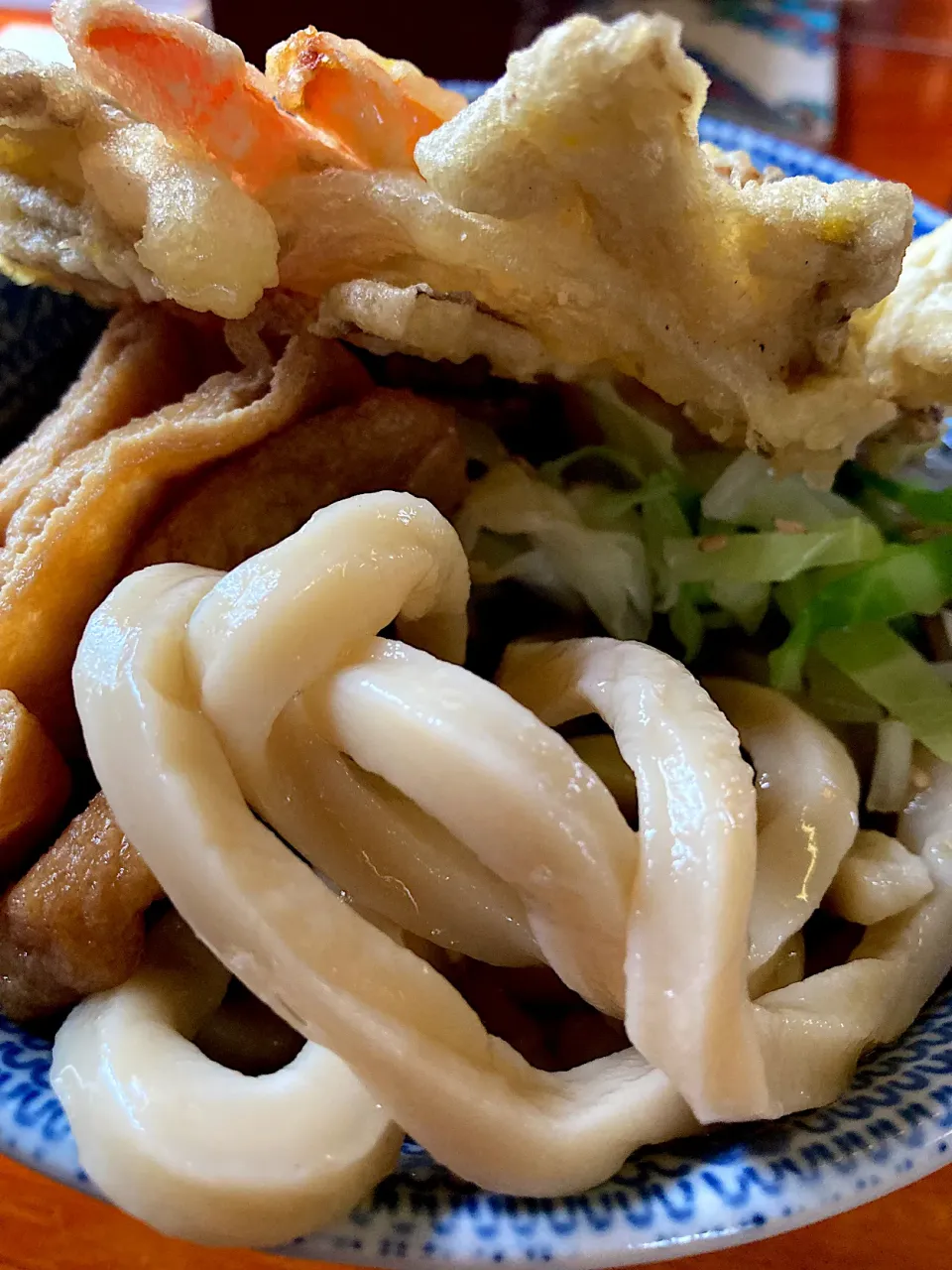 吉田うどん😍冷やし肉キツネに天ぷらトッピング💕✨|アイさん