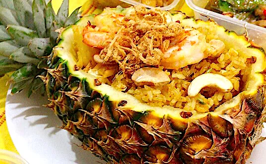 Pineapple fried rice.|Popさん