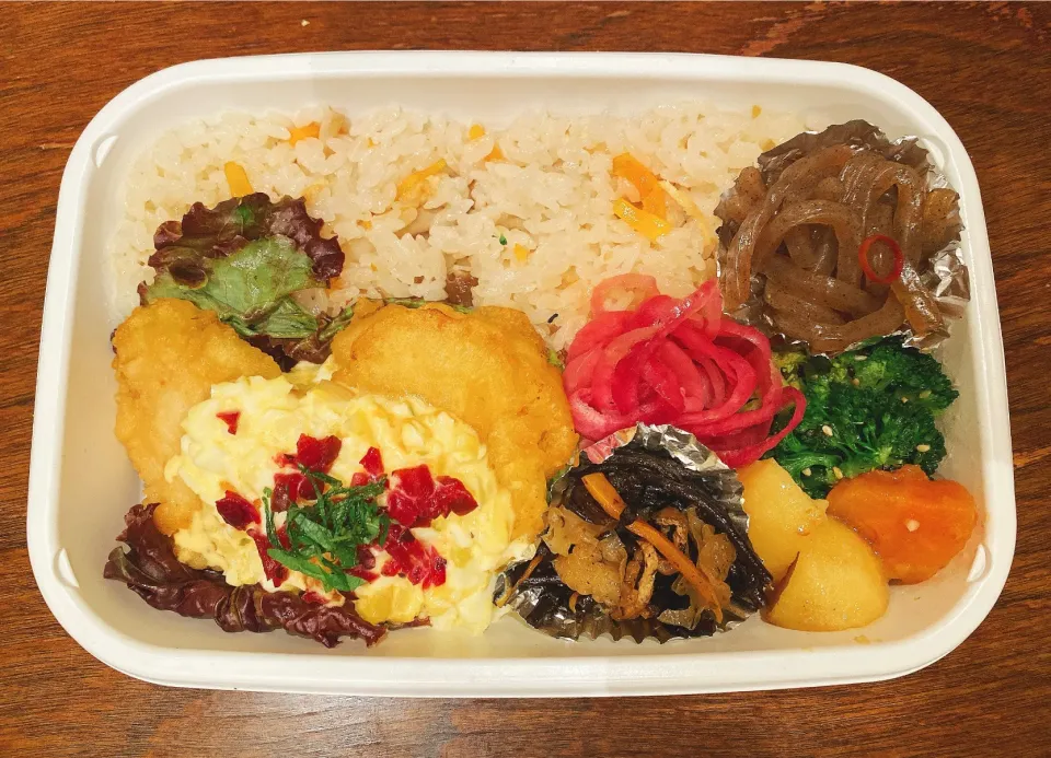 チキン南蛮と具沢山炊き込みご飯弁当|petitさん