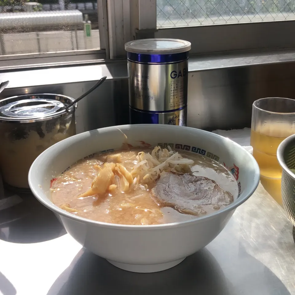 暑い💦　でも　＃ラーメン　暑い🥵　でも　＃朝ラー　久々のお兄さんに会えた、　＃夜勤明け　の　＃ホープ軒|Hajime Sakaiさん