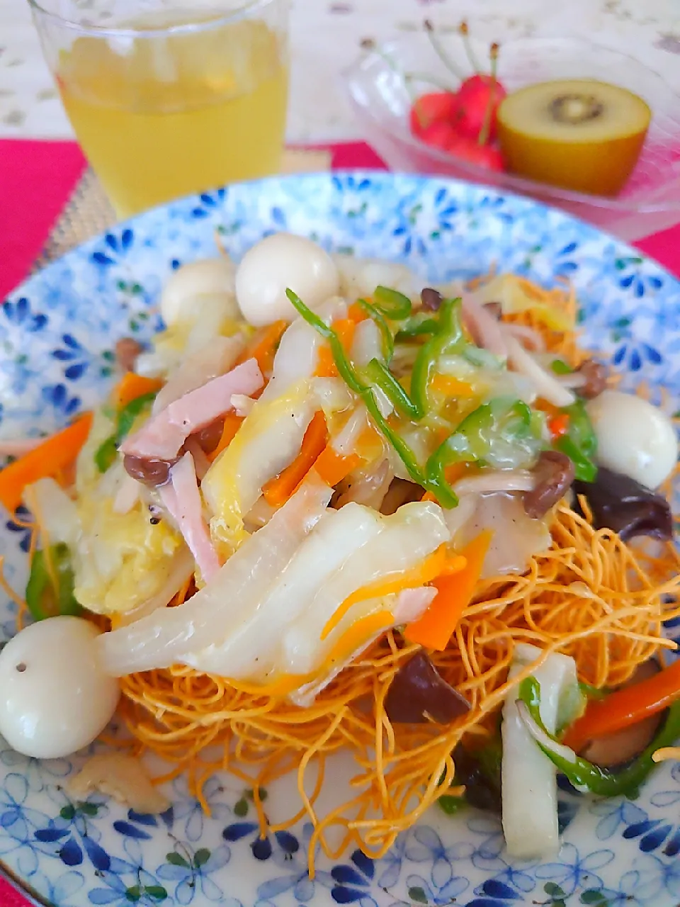 お昼ごはんです

皿うどん

本当は皿うどんとかた焼きそばの違いがわかりません？|🍒ふみりん🍒さん