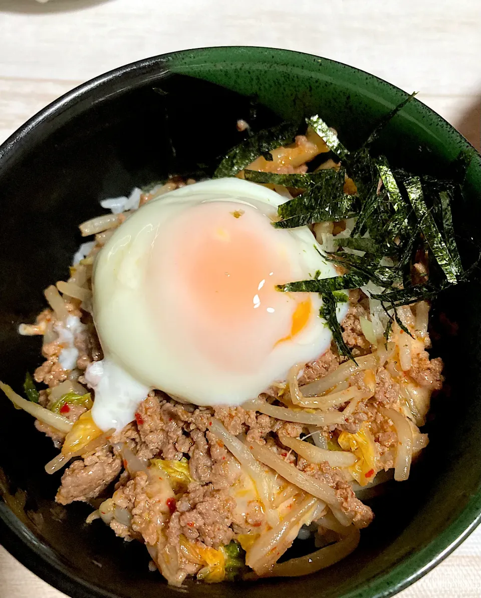 Snapdishの料理写真:ひき肉のスタミナ丼〜😋✨✨✨|Ayakoさん