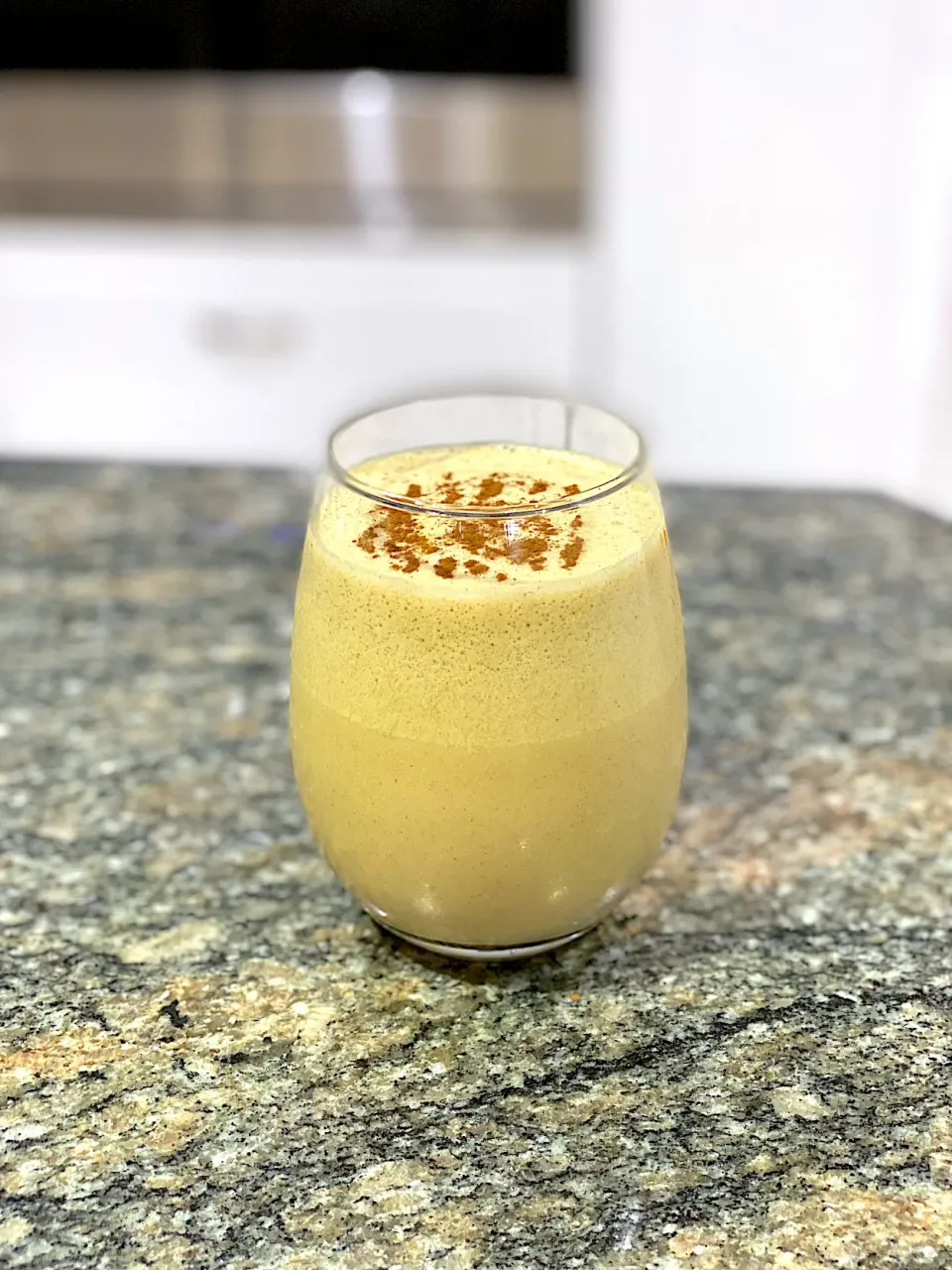 Snapdishの料理写真:Maca and Almond milk smoothie 😋|FitMomDoc19さん