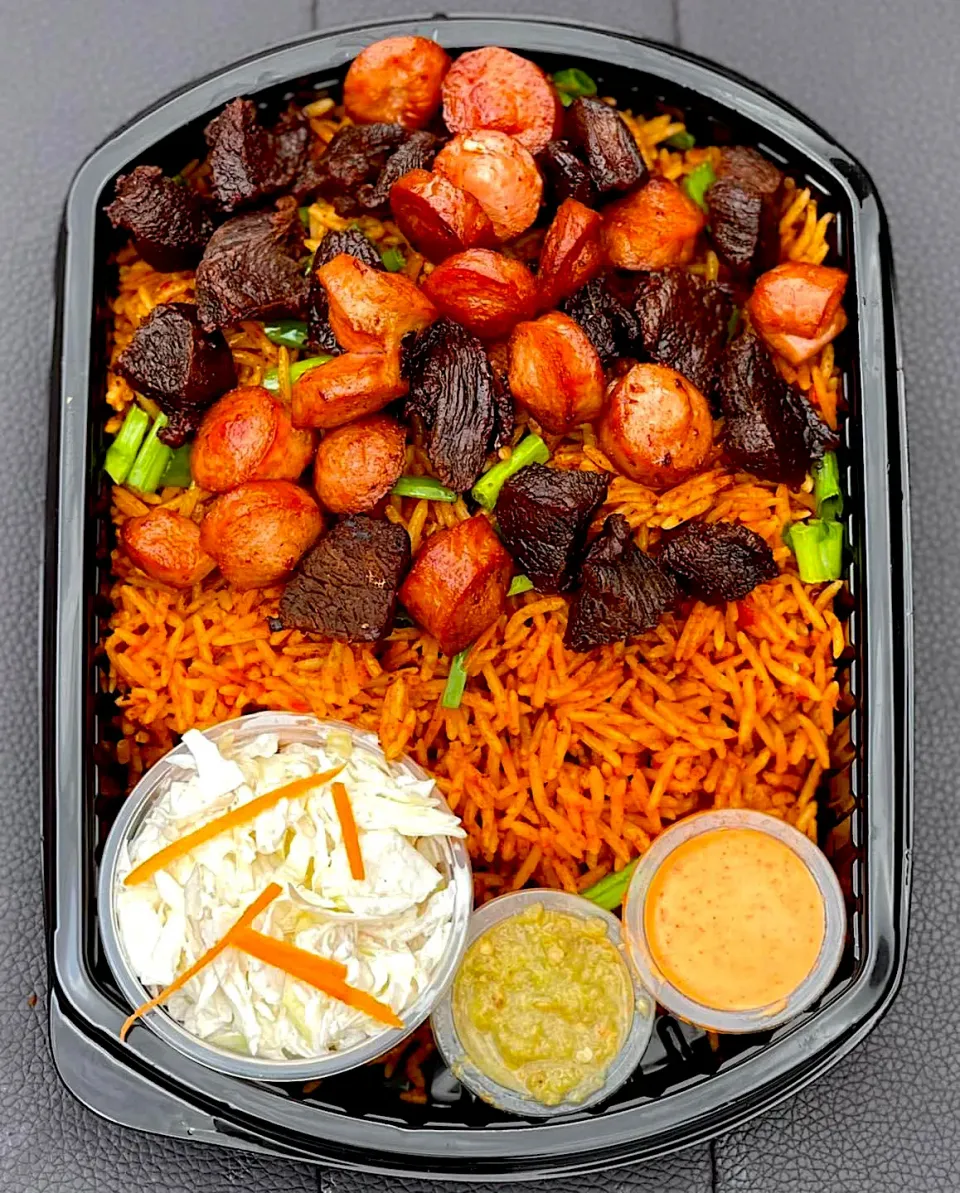 Jollof rice with sausage ,beefs ,coleslaw|ivie009さん