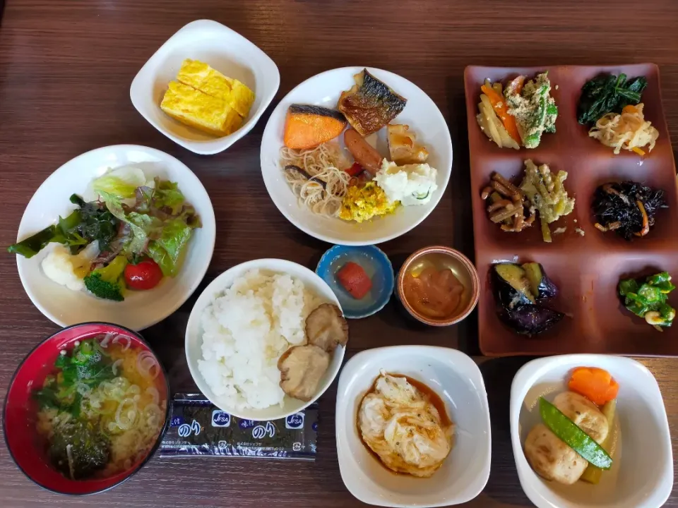 Snapdishの料理写真:秋田県湯瀬ホテル　朝ご飯　バイキング旨すぎてご飯お替りしちゃいました|フージさん