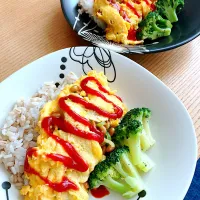 Snapdishの料理写真:納豆オムレツ丼🐣|リカさん