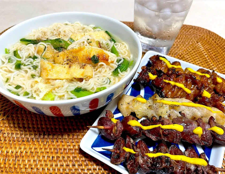 Snapdishの料理写真:中華麺と焼き鳥|Noriyuki Saitoさん