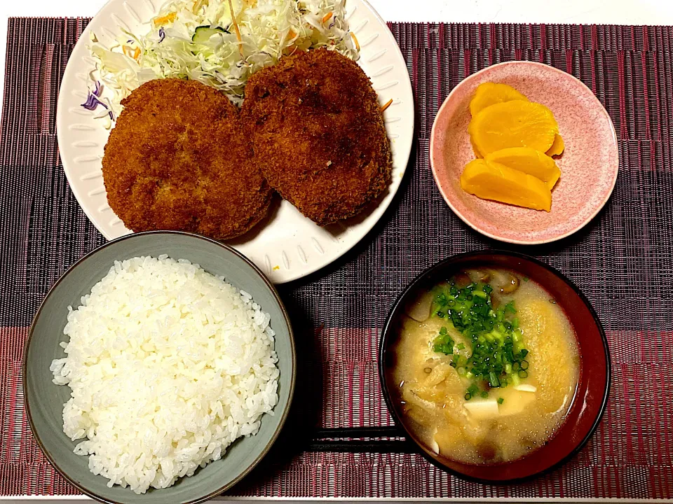 Snapdishの料理写真:メンチカツ定食|阿部 粋昭さん