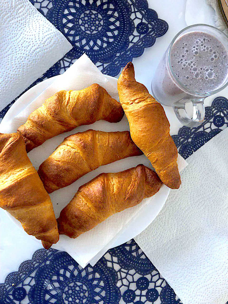 croissants homemade with blueberry smoothie|fm2022さん