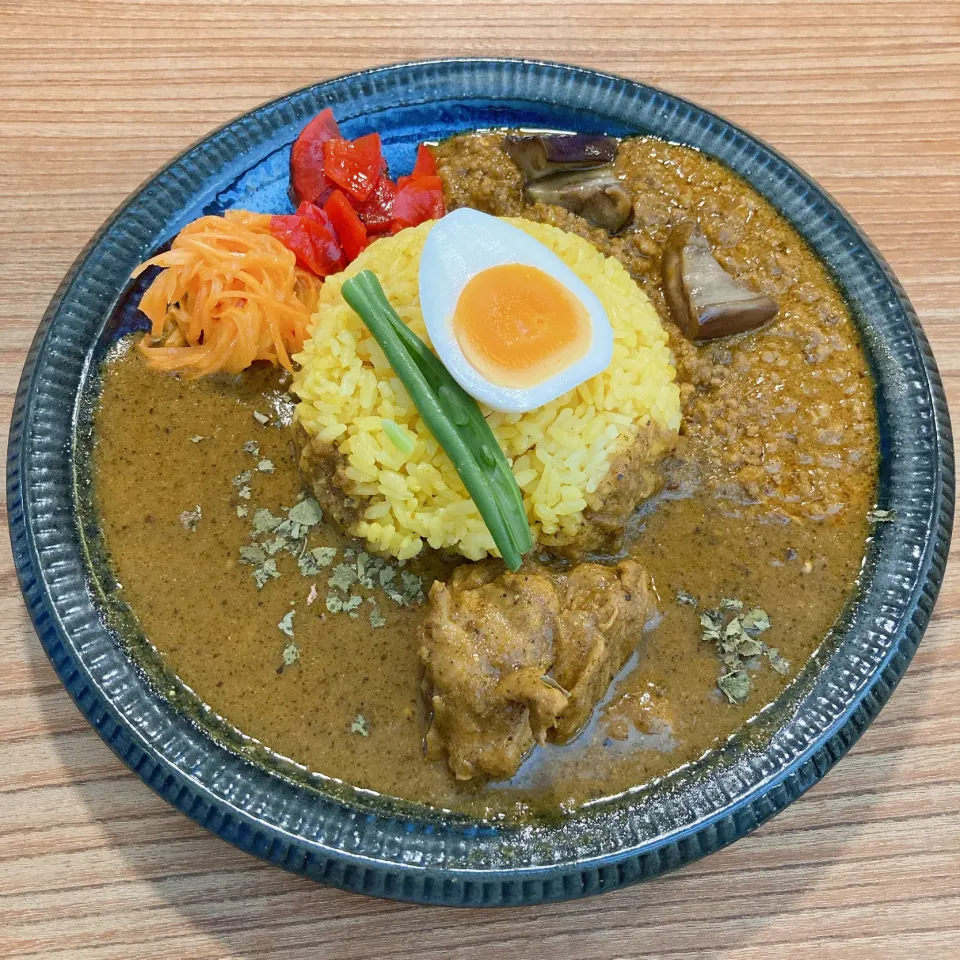 スパイスカレーとキーマカレーのあいがけ|ちゃみこさん