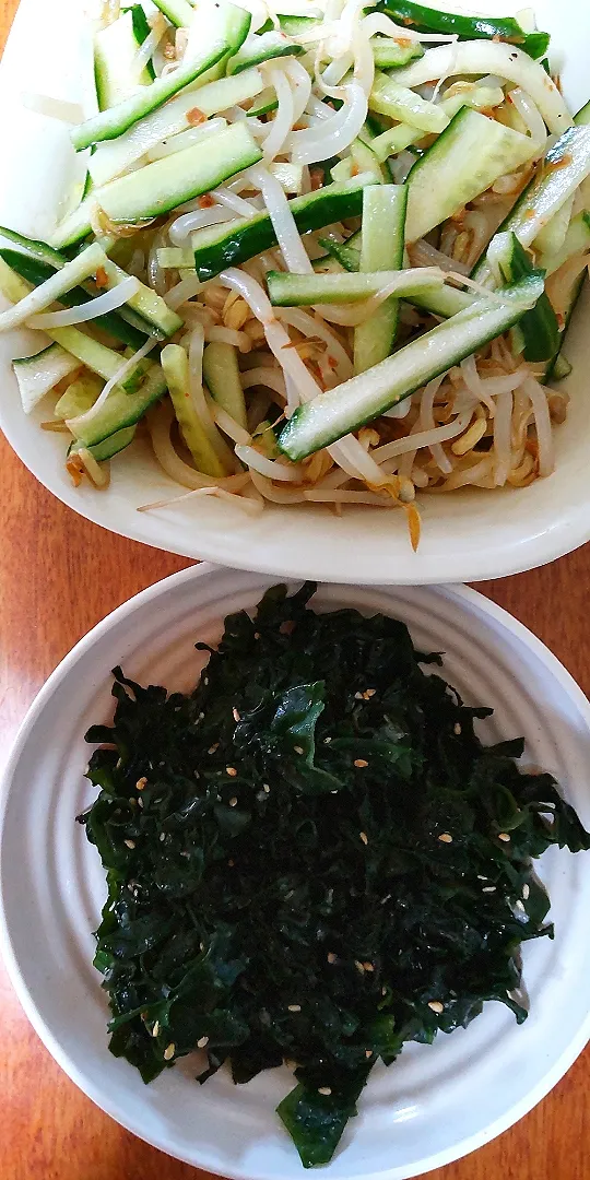 Snapdishの料理写真:手作り野菜料理。朝から角砂糖入りぶどうジュース１６０円飲んでしまいました。バナナ一本にお菓子２個食べました。こりゃあかせんわな。|里奈さん