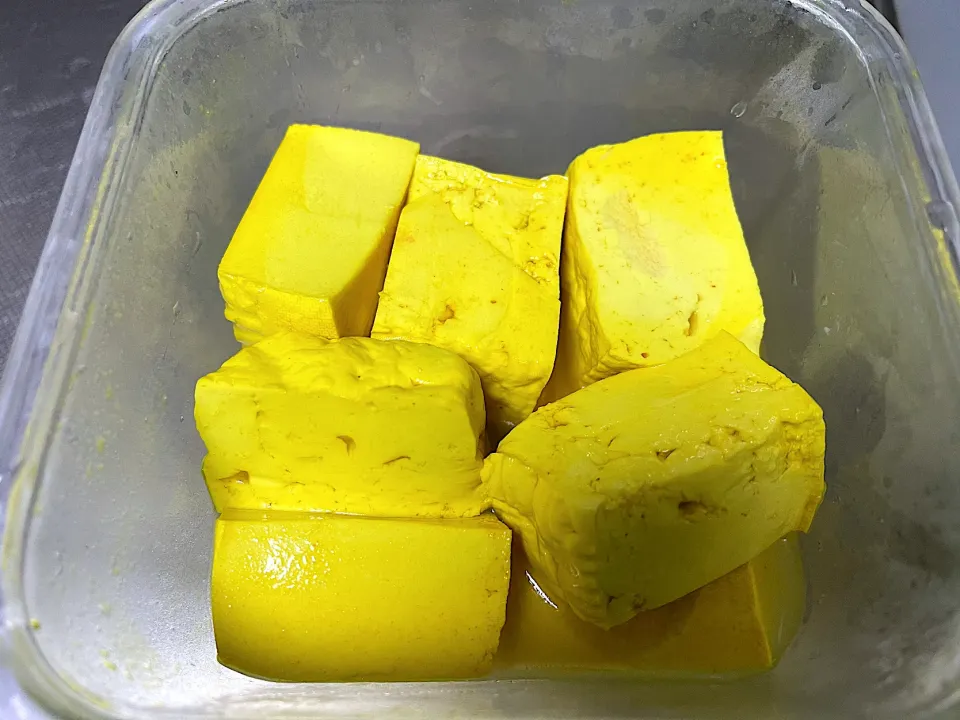 Turmeric salt & garlic aji tofu|yeni kartikasariさん