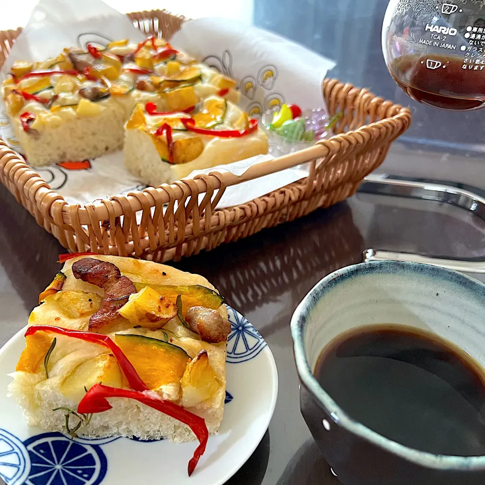 Snapdishの料理写真:リメイクフォカッチャでチャチャチャ&サイフォンコーヒーモーニング🍞☕️|noeさん