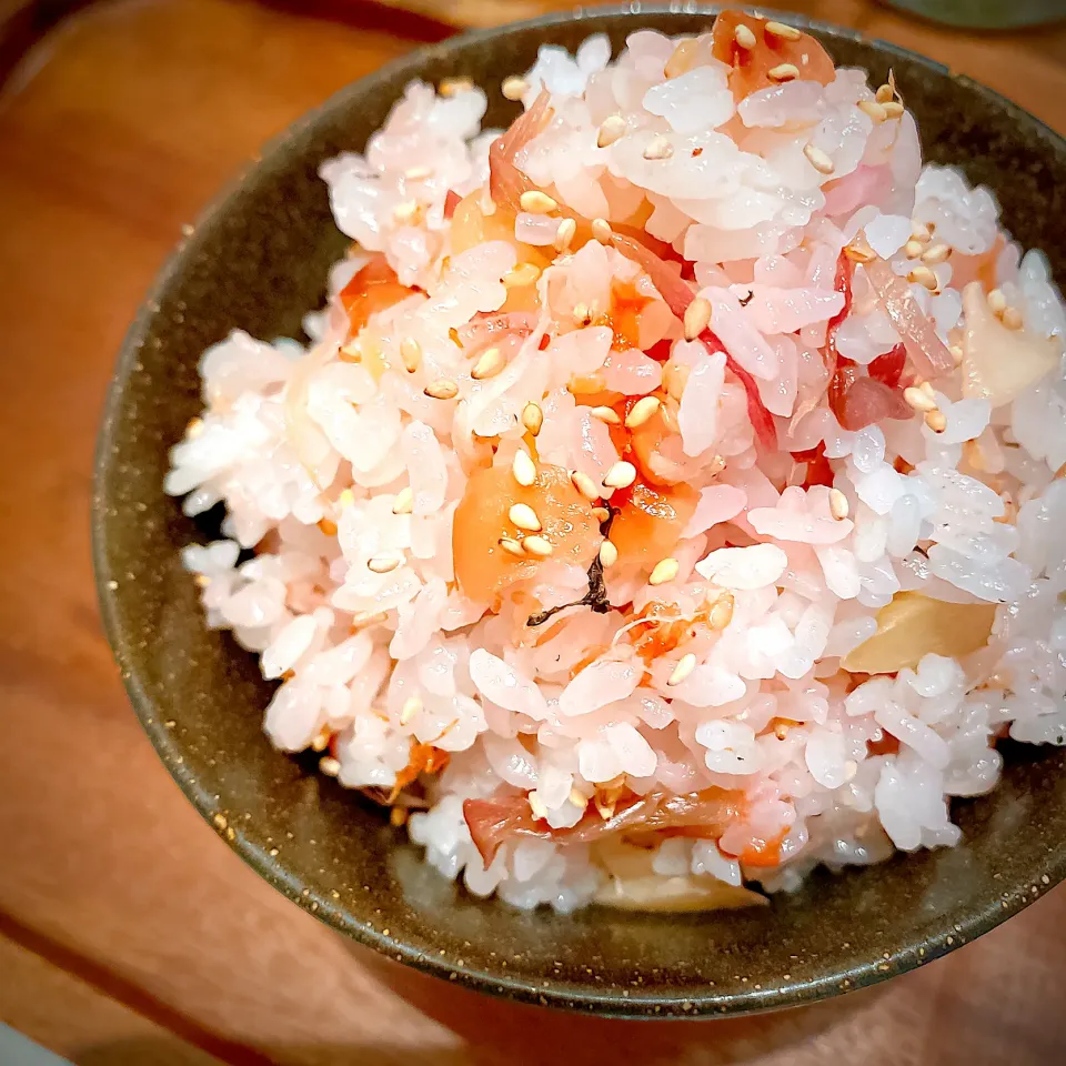 梅でさっぱり🎶みょうがと新生姜の炊き込みご飯🍚|にゃんぺこさん