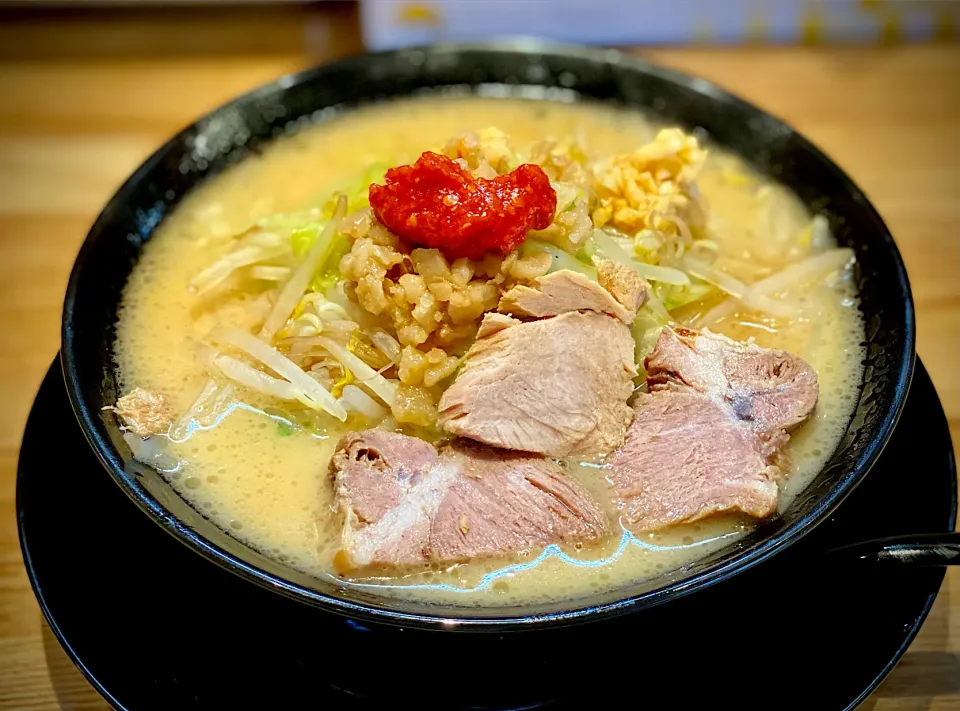 横浜家系の店で二郎系ラーメン🍜|にゃあ（芸名）さん