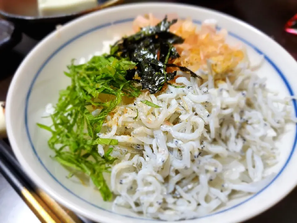 釜揚げしらす丼🍜|猫王(にゃおー)さん