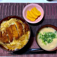 Snapdishの料理写真:カツ丼定食|阿部 粋昭さん