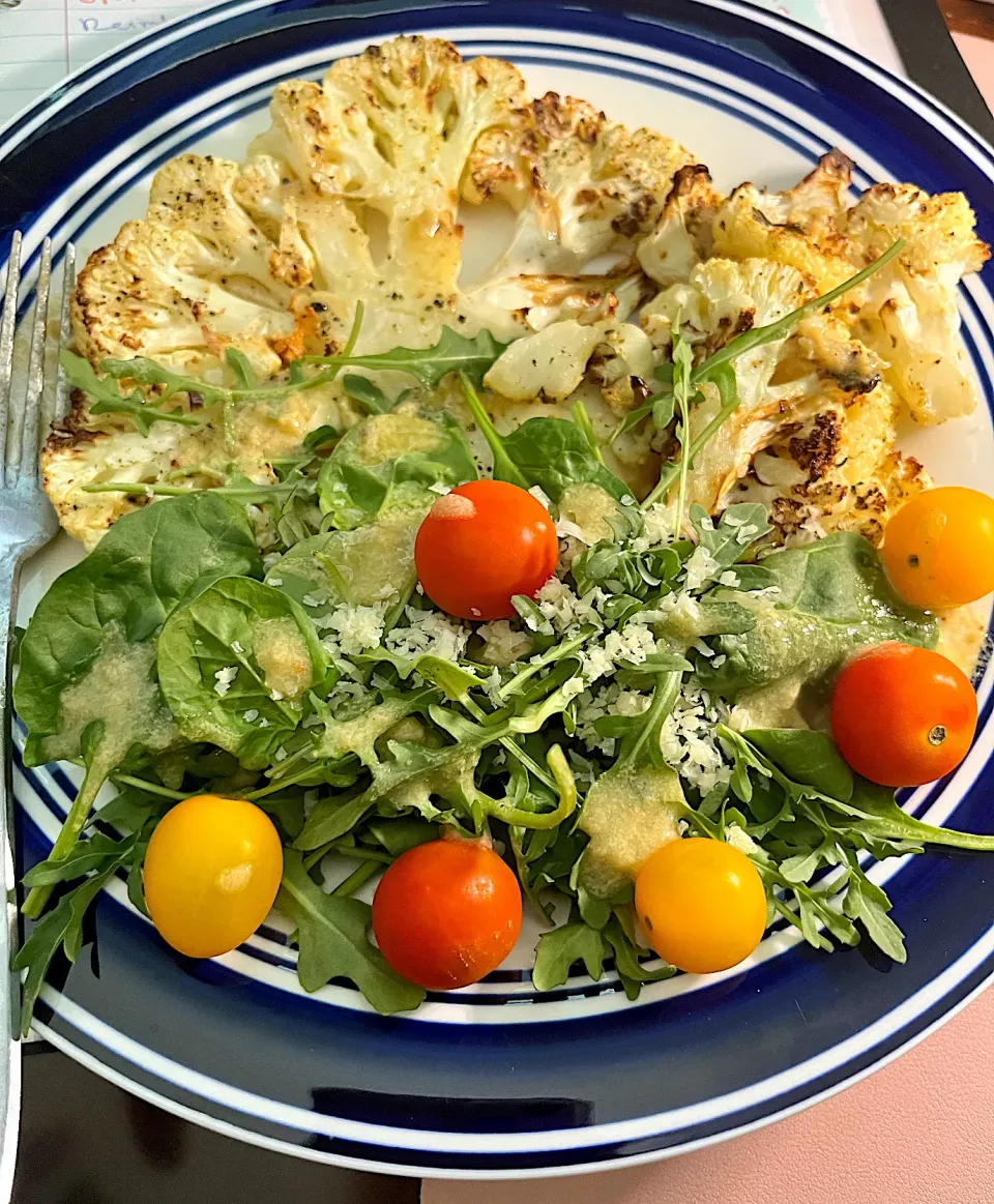 Roasted cauliflower, arugula & spinach salad with cherry tomatoes🍅|🌺IAnneさん