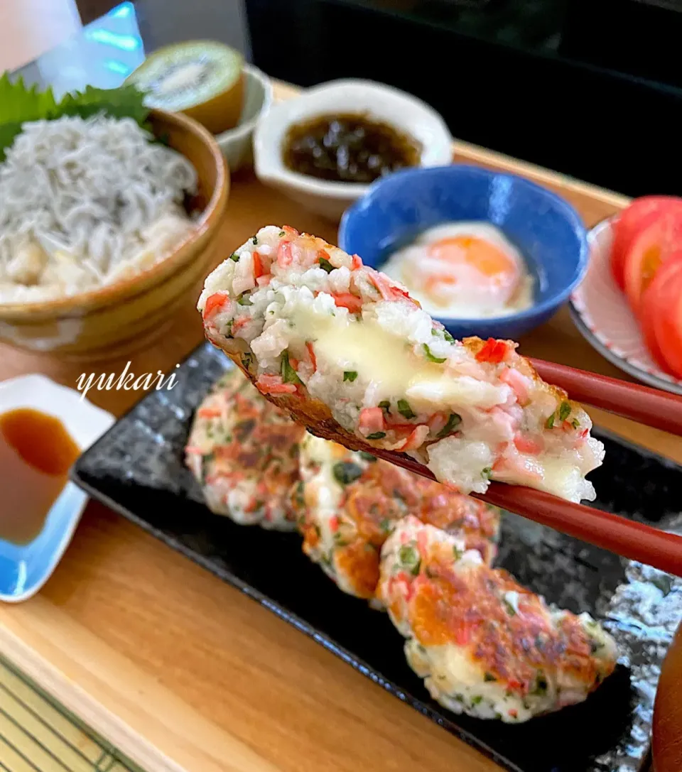 ゆかりさんの料理 大葉とカニカマのチーズインはんぺんバーグ✨和ランチ|ゆかりさん