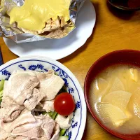 Snapdishの料理写真:豚しゃぶサラダ、厚揚げと大根のお味噌汁、サラダチキンのマヨチー焼き|しょらいさんさん