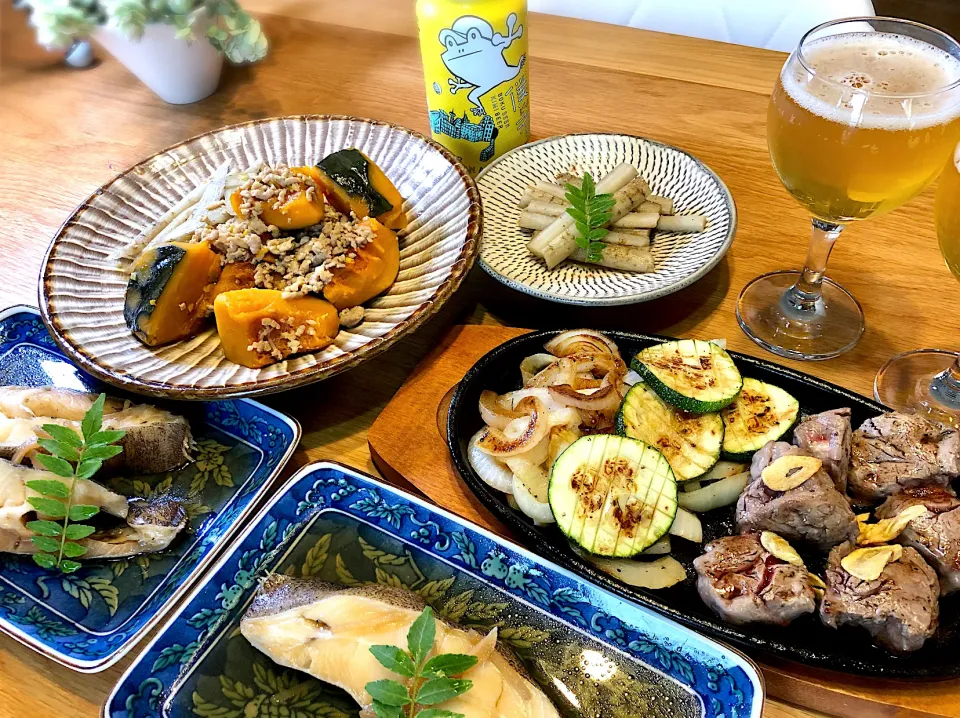 カレイの煮付け　南瓜と牛蒡のそぼろ煮　酢牛蒡　牛ヒレステーキ|じゅんさんさん