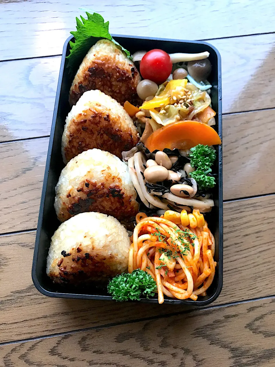 Snapdishの料理写真:焼きおにぎり弁当|_emi_48.0517さん