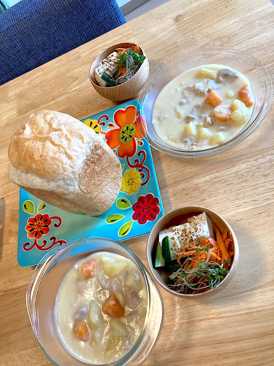 豆乳シチュー♡焼きたて全粒粉入り食パン🍞♡サラダ|さくたえさん