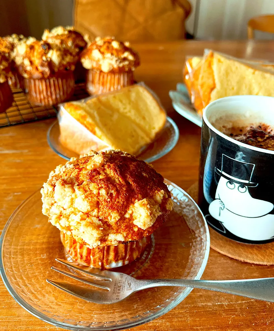 クランブルマフィンと米粉のシフォンケーキ☕️|まどさん