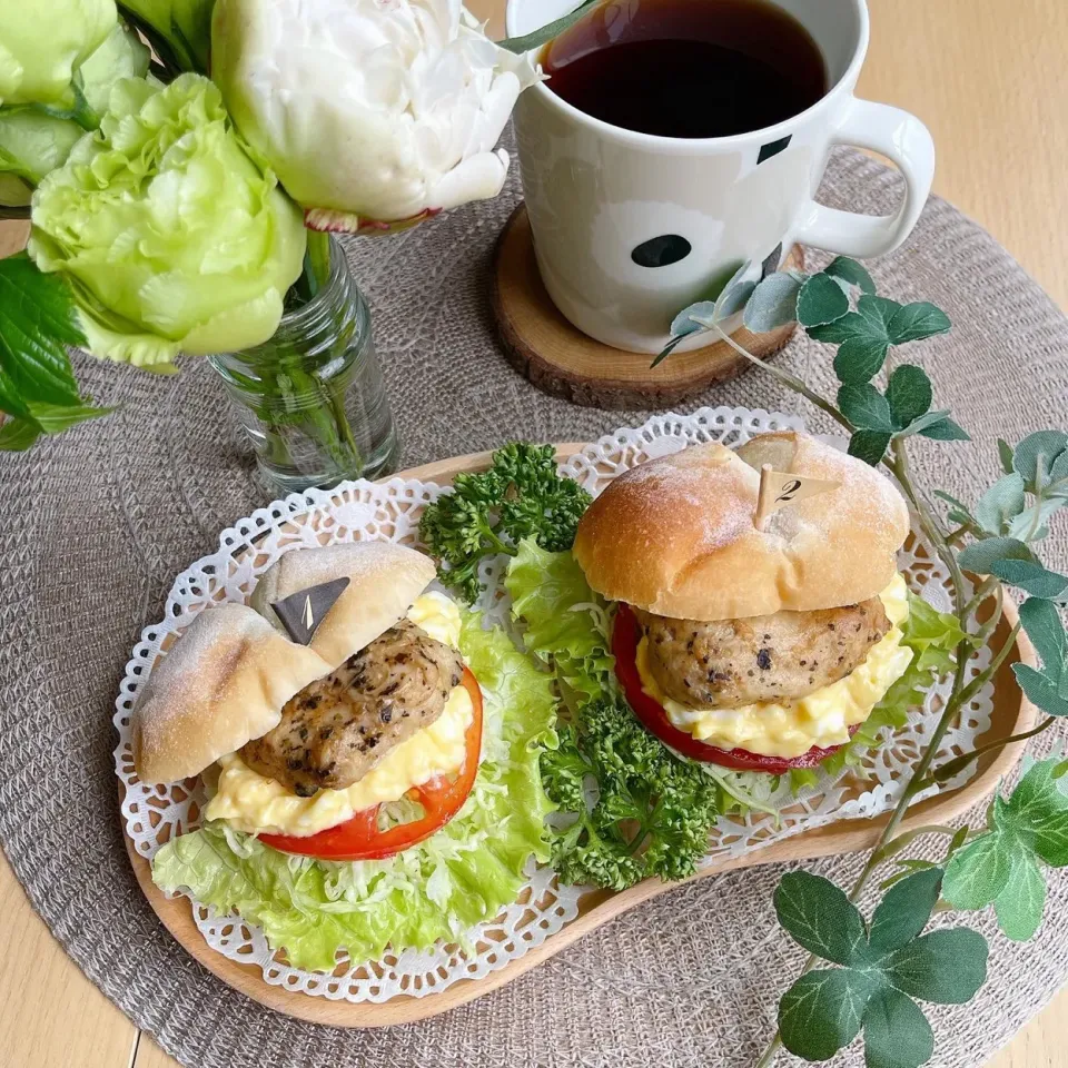 6/8❤︎バジルチキン&たまごサラダサンド🌱✨外出するため早ランチ🥯|Makinsさん